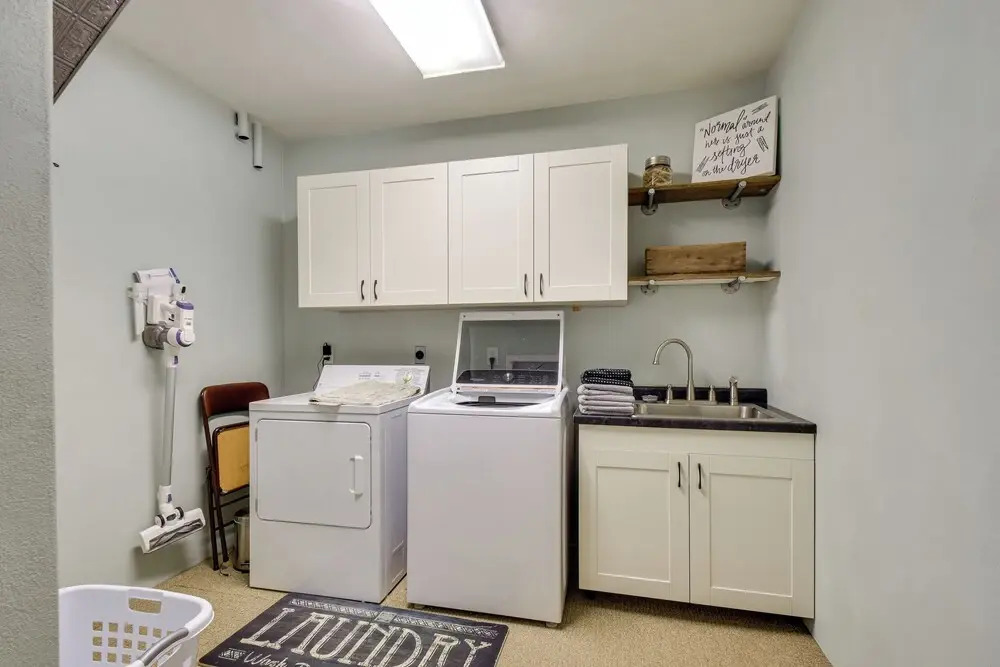Large Home w/ Game Room, 4 Mi to Mississippi River