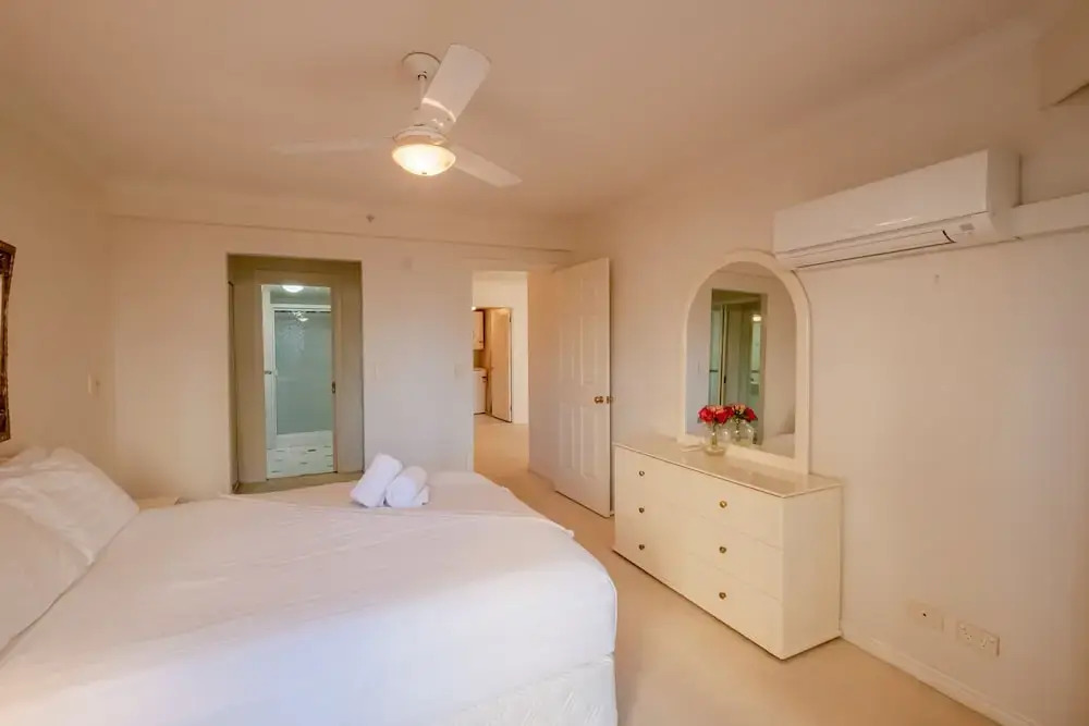 Resort-Style Apartment Opposite Beach