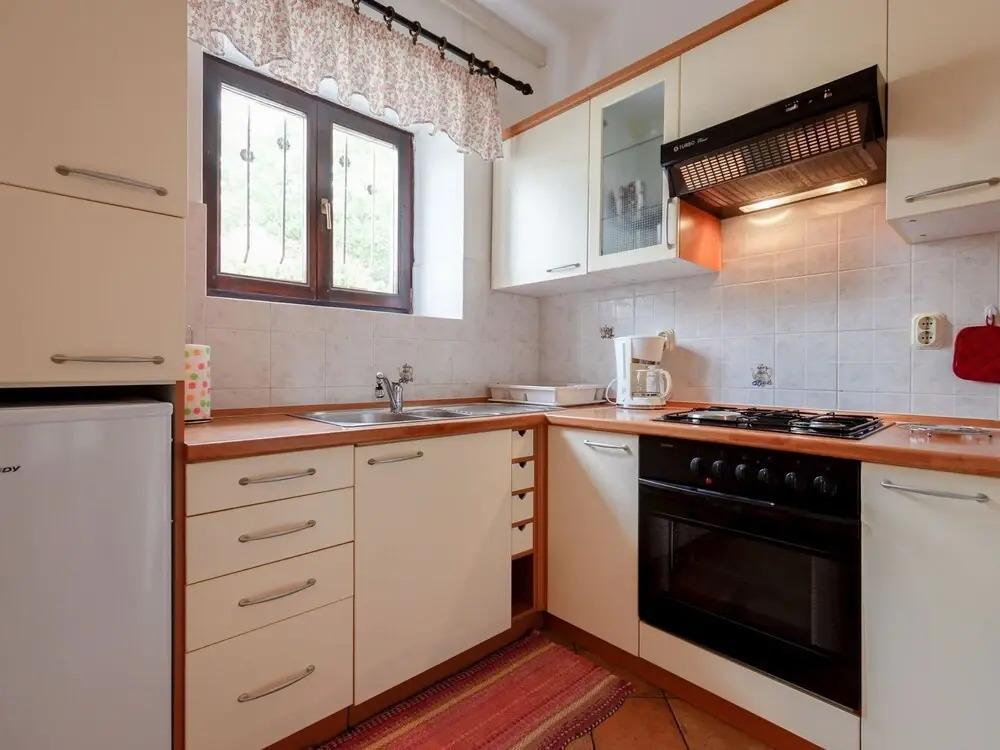 Neat Apartment on the Ground Floor Near Pula, With Shared Swimming Pool and Wifi