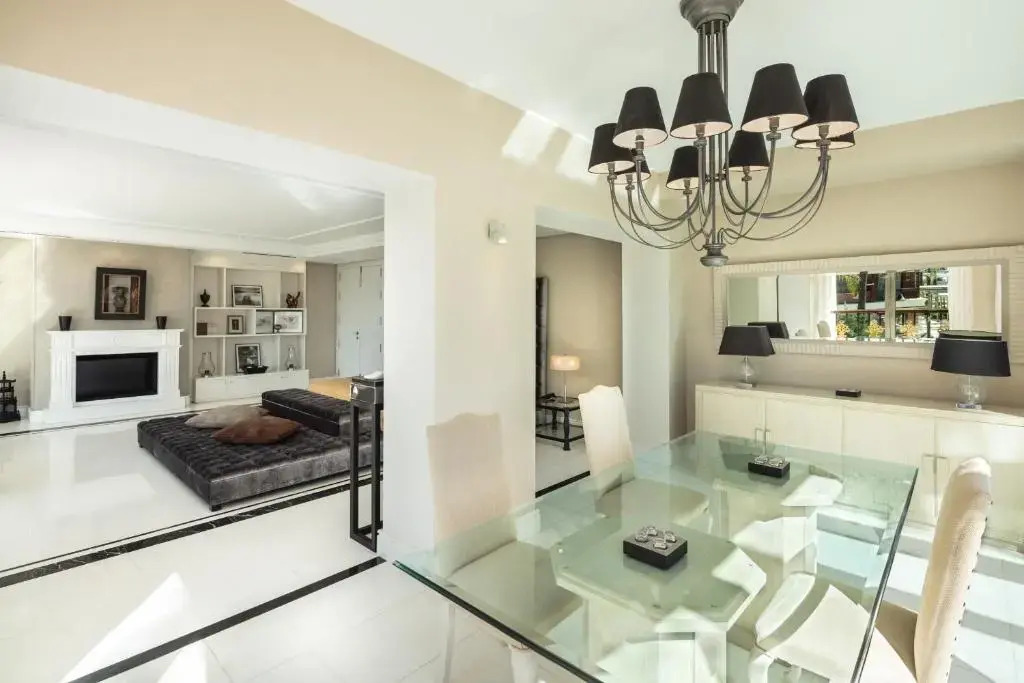Cubo's Luxury Beach Front Duplex Puerto Banús