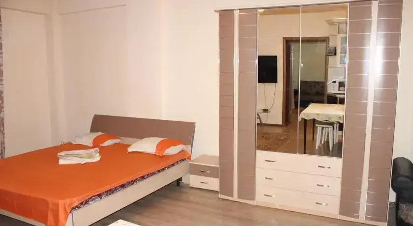 Houseroom I