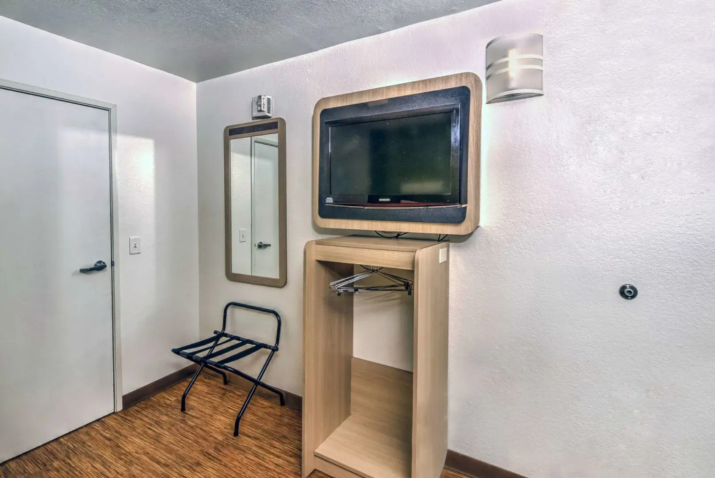 Motel 6 Colorado Springs, CO - South/Metro Area
