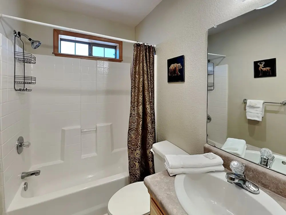 4 Bears 1 Cave by Ryson Vacation Rentals
