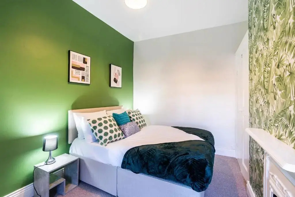Contractor & Leisure & Garden & Central Location