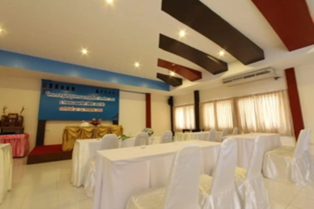 B Square Hotel