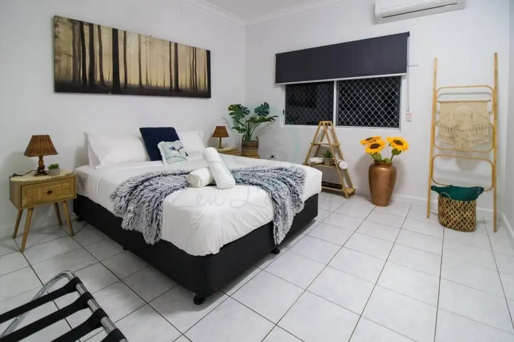 ZEN GARDEN - 2 BR Cozy Modern Design Apt