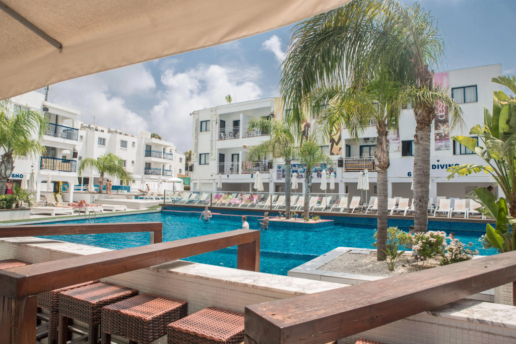 Tsokkos Holiday Hotel Apartments