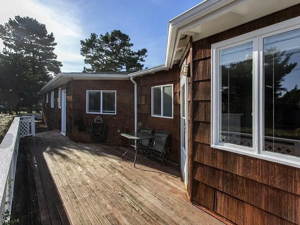Beach Retreat 4 Bedrooms 2 Bathrooms Home