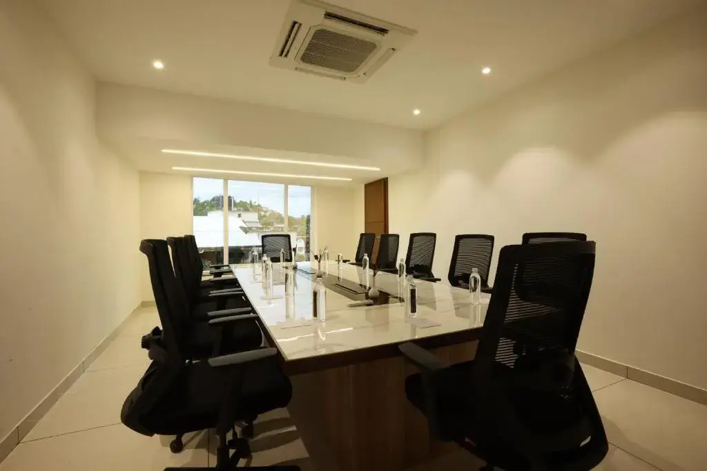 Royal Plaza Suites by RAK Rooms, Mangaluru