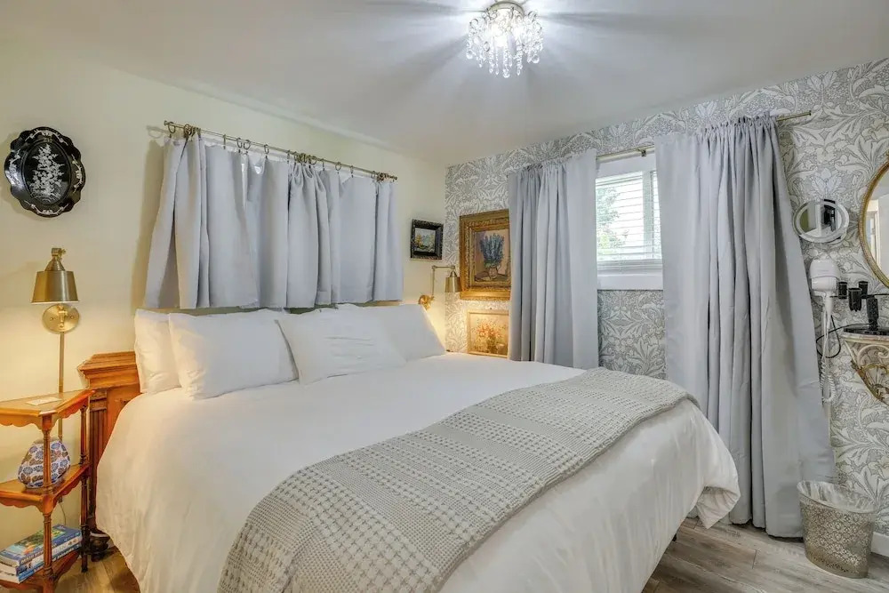 Hot Tub & Fenced Yard: Cozy Cottage Grove Home