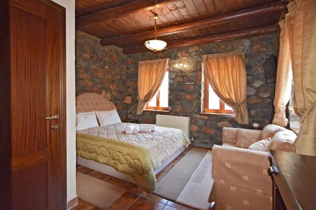 Luxurious Residence at the Village Square