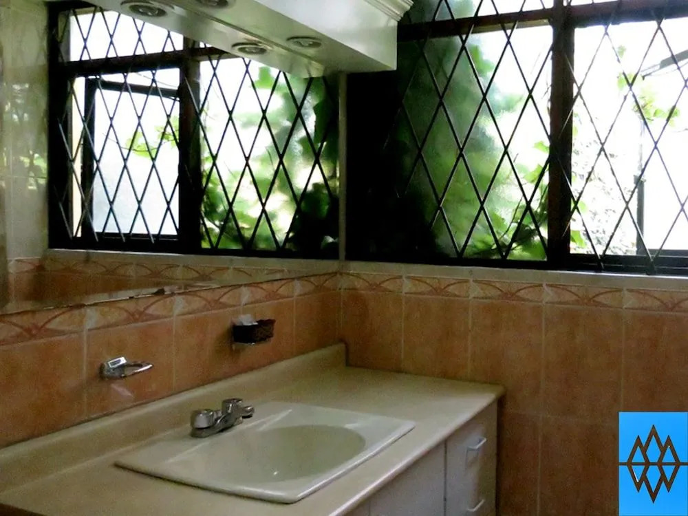 Altura Rooms & Suites