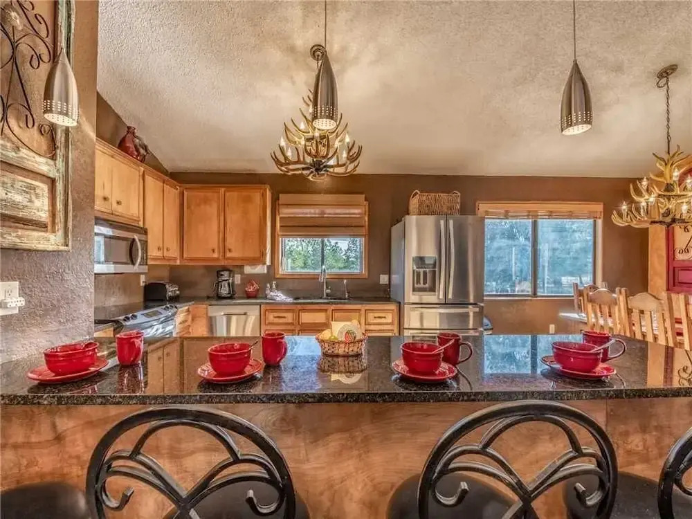 Naylor Mountain Retreat - Three Bedroom Cabin with Hot Tub