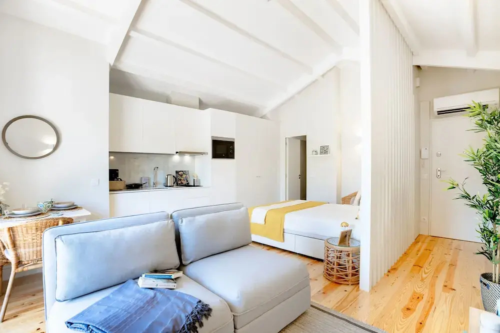 Porto Downtown Studio with Balcony