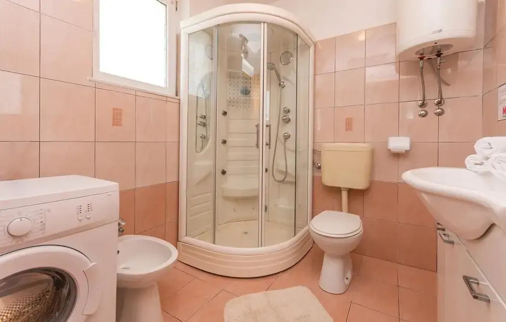 Beautiful Home in Nadin With Wifi and 3 Bedrooms