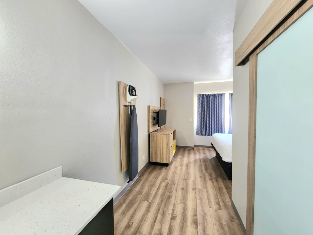 Days Inn & Suites by Wyndham Corpus Christi Central