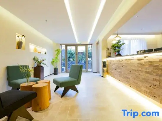 Mid Mountain and White Homestay (Bei Scenic Area Hub Store)