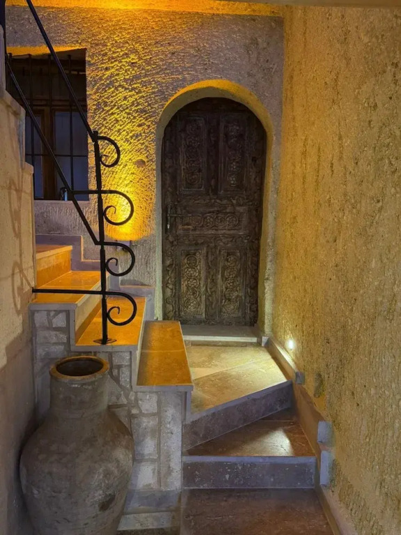 Colina Stone House