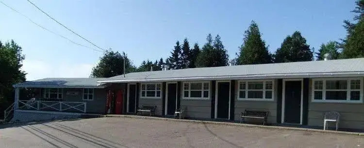The Lionstone Inn Motel and Cottages