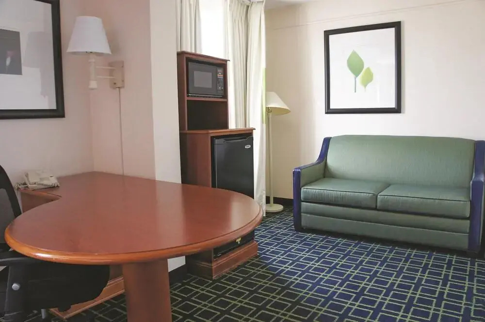 La Quinta Inn & Suites By Wyndham Tulsa Central