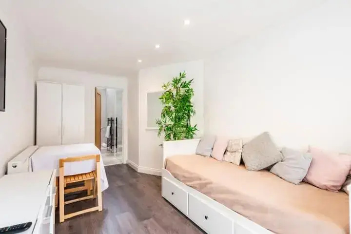 New SLEEP 4 COSY HOME