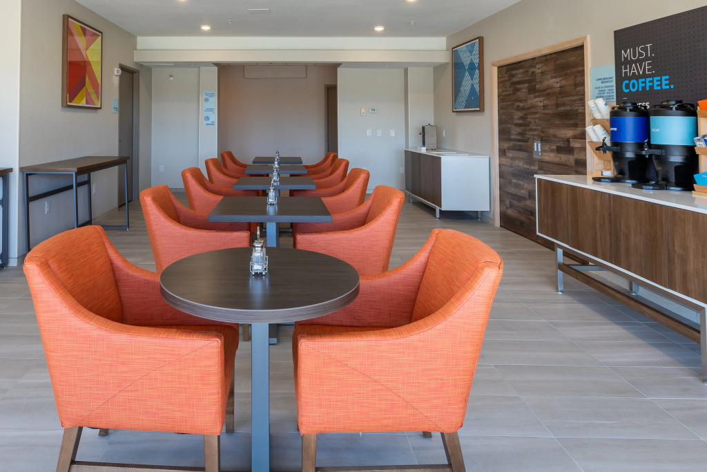Holiday Inn Express & Suites Englewood - Denver South by IHG