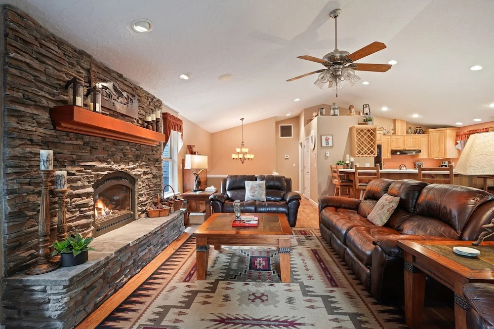 16 Jillian 4 Bedroom Home by RedAwning