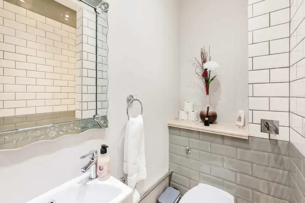 Modern 2 bed Flat, West Kensington, Sleeps 4