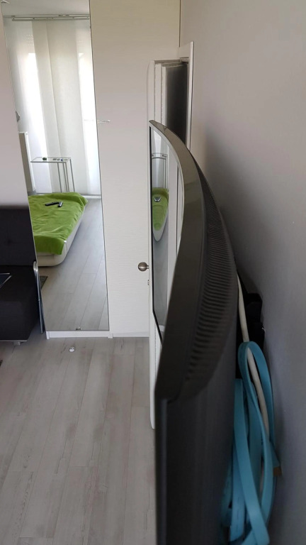 Apartment Wave -Luxury massage chair-Infrared Sauna, Rainfall shower, Parking with video surveillance, Entry with PIN 0 - 24h, Book without credit card