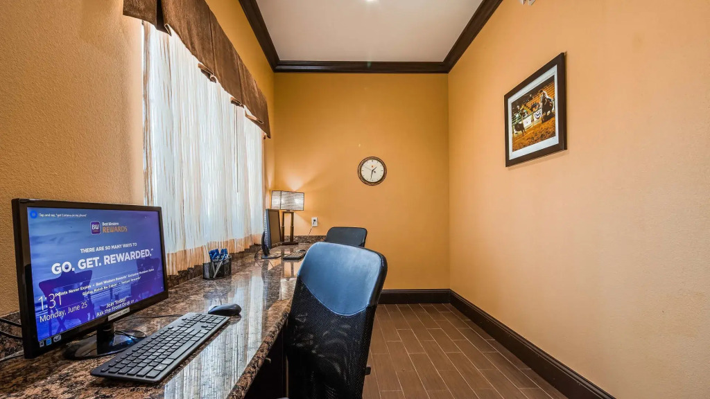 Red Roof Inn & Suites Sulphur Springs