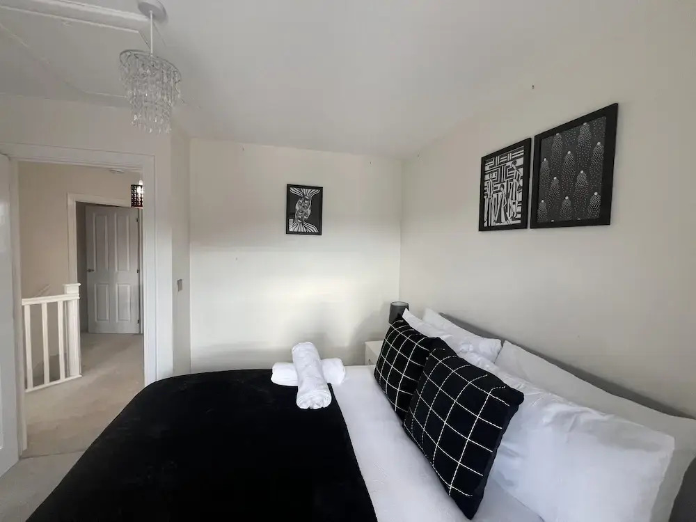Cozy Retreat Sleeps 9 With Garden
