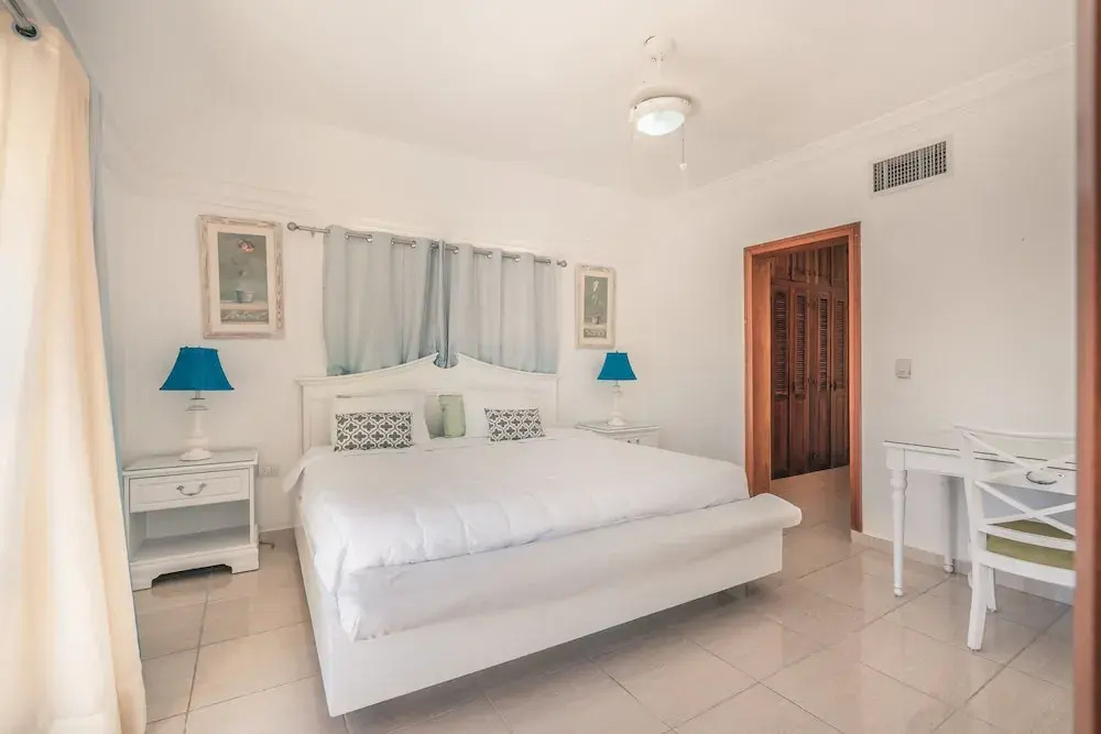 Modern Penthouse Near The Beach Long Term Deal