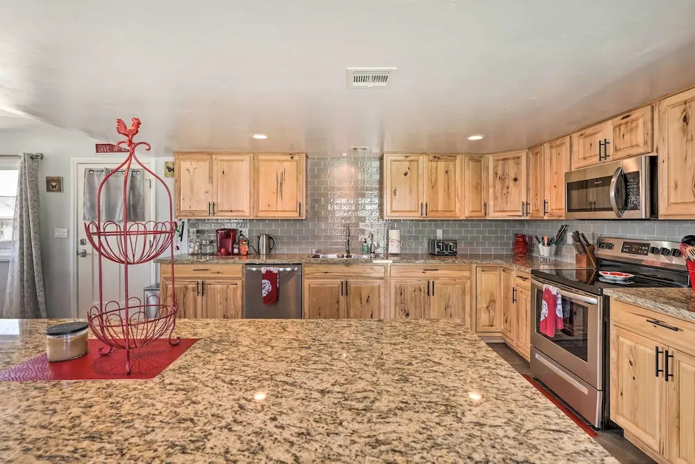 2 Mi to Lake Havasu State Park: Home w/ Pool!
