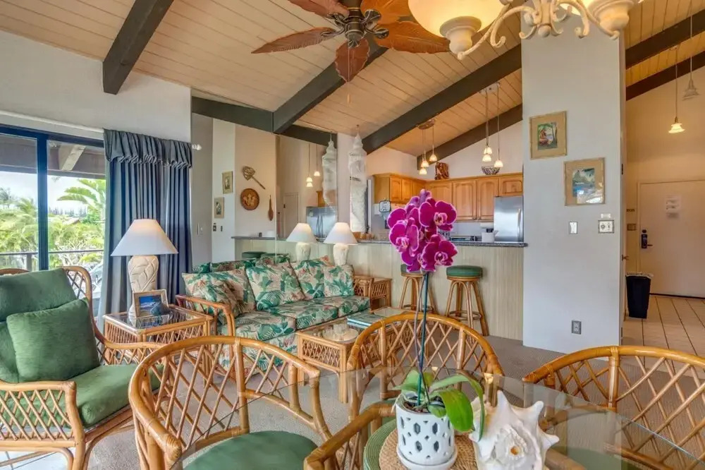 K B M Resorts- Nap-c37 Gorgeous 2bd, Ocean View, Easy Access to Parking, Pool and Beach!