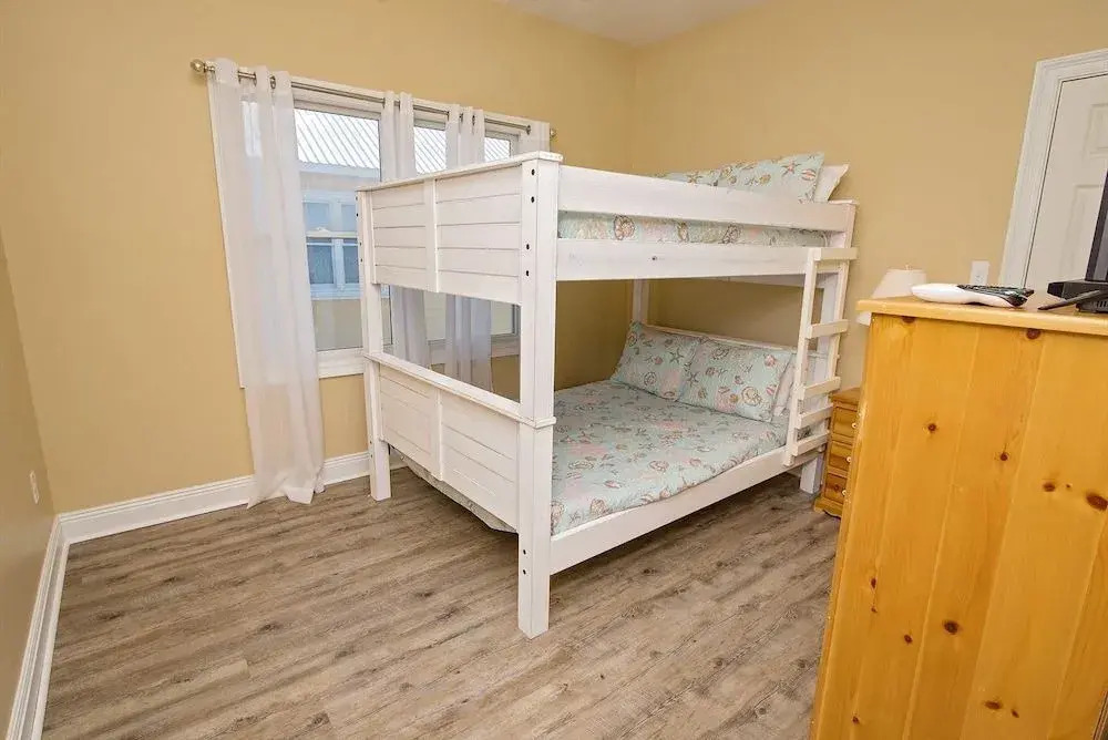 Sand Crab East Beach House 4 Bedrooms 3.5 Bathrooms Home