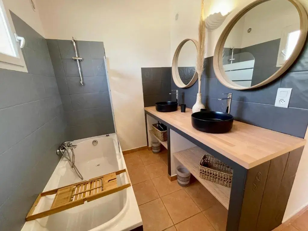 Villas CALA CORSA 4 Chambres - CALA ROSSA Porto-Vecchio - Villa entièrement climatisée à 5 minutes à pied de la plage Cala Rossa