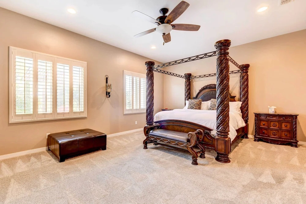 Pool, BBQ & Bar: Family Home in Queen Creek