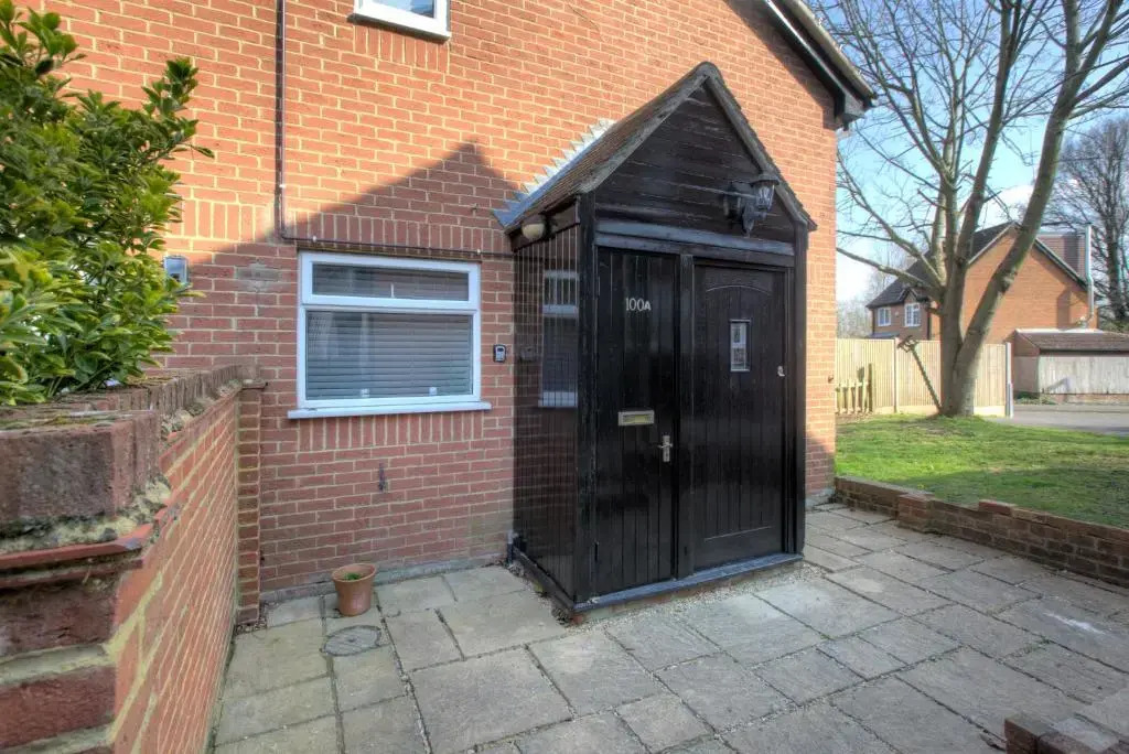 Windsor Burnham Ascot Haven Sleeps 4