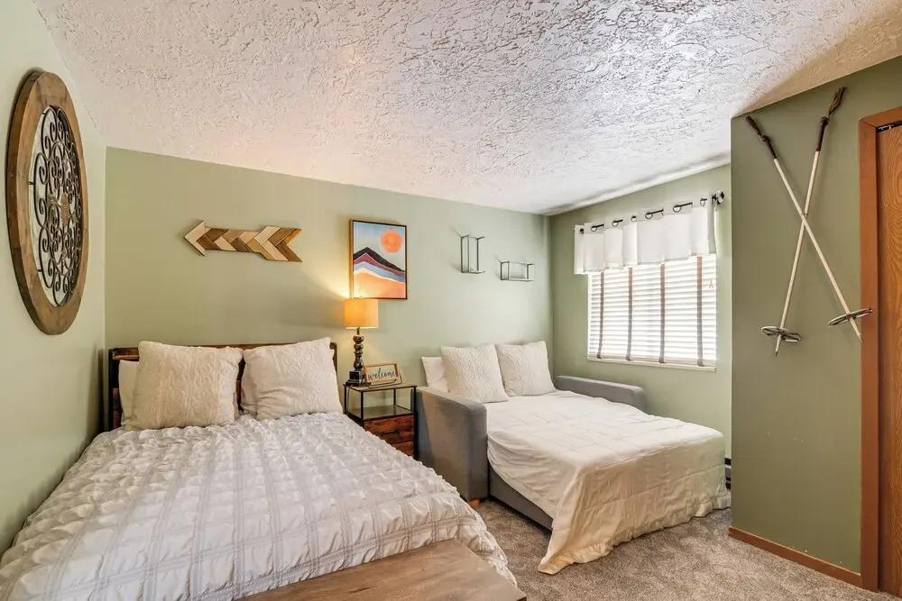1/2 Mi to Brian Head Resort! Mtn-view Condo