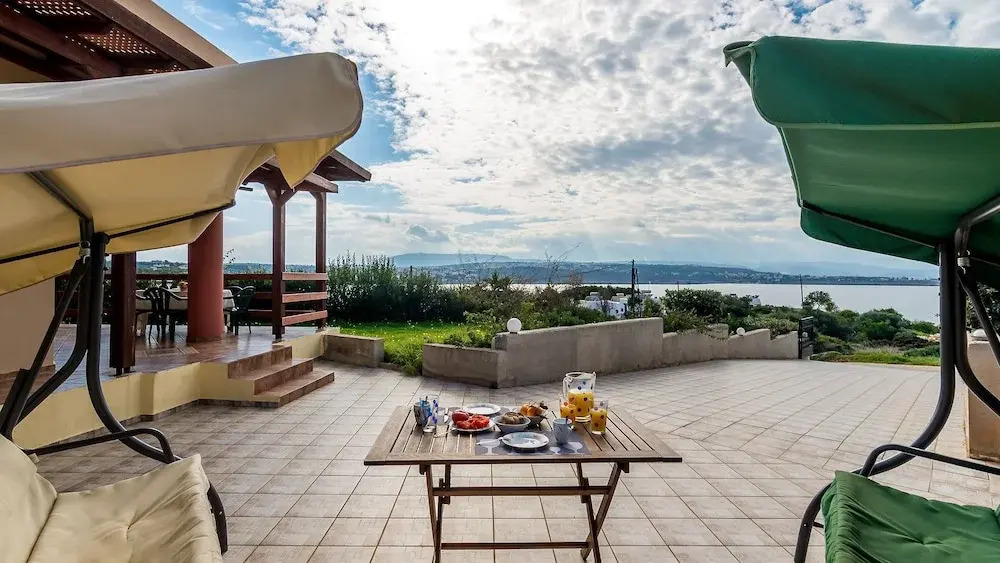 Villa Helen 200m from the beach in Tersanas BY APOKORONAS-VILLAS