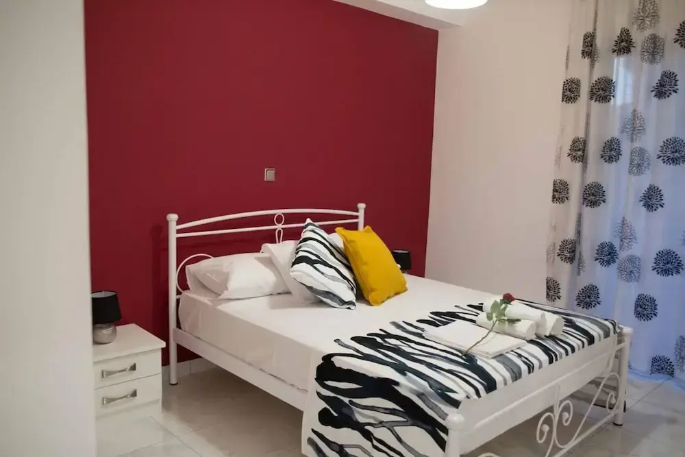 Cozy Apartment With sea View Next to Marina Zeas