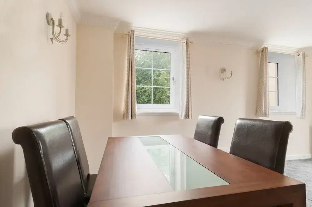 Stunning 2 bed near Haymarket with pool