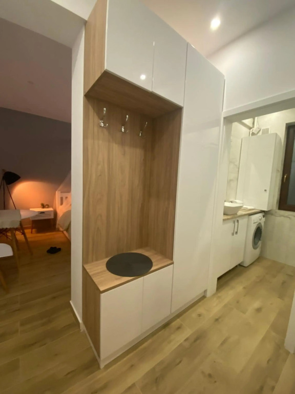Intimate Inn