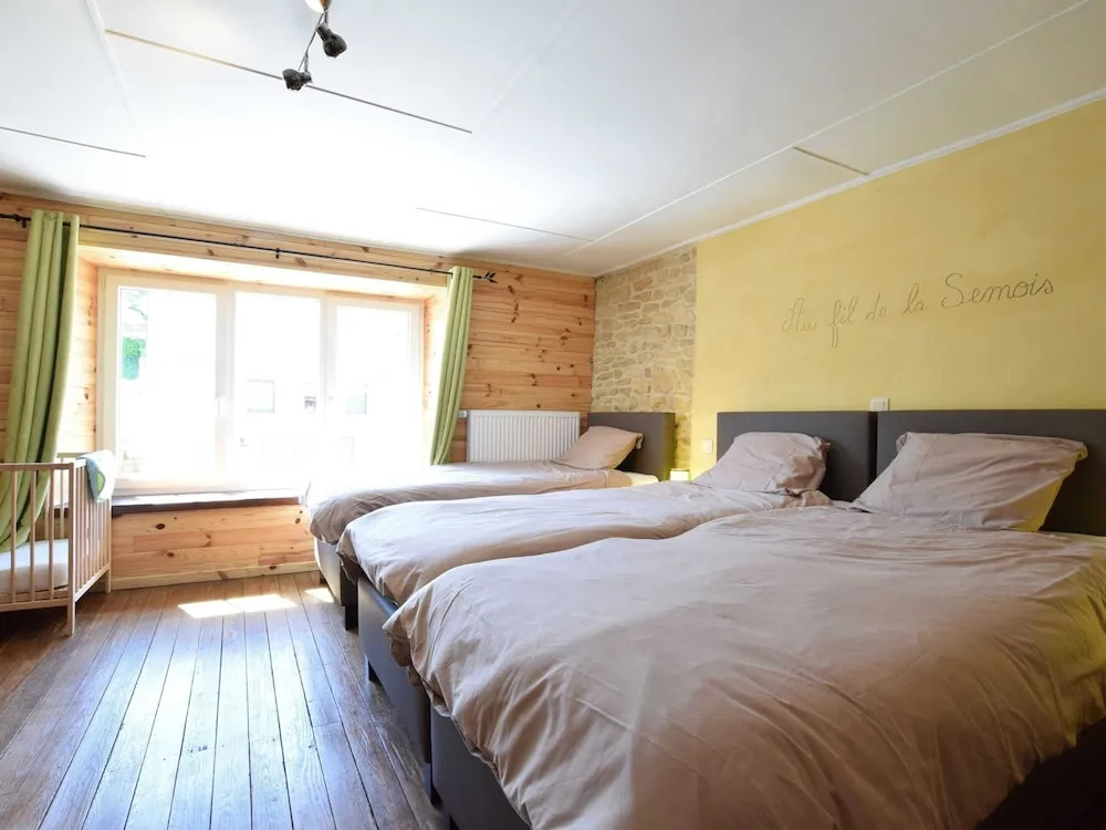 Lavish Holiday Home In Chassepierre With Terrace