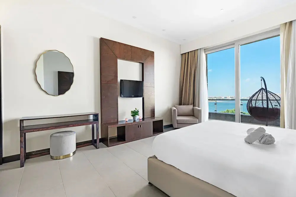 WelHome - Deluxe Apartment With Panoramic Sea Views