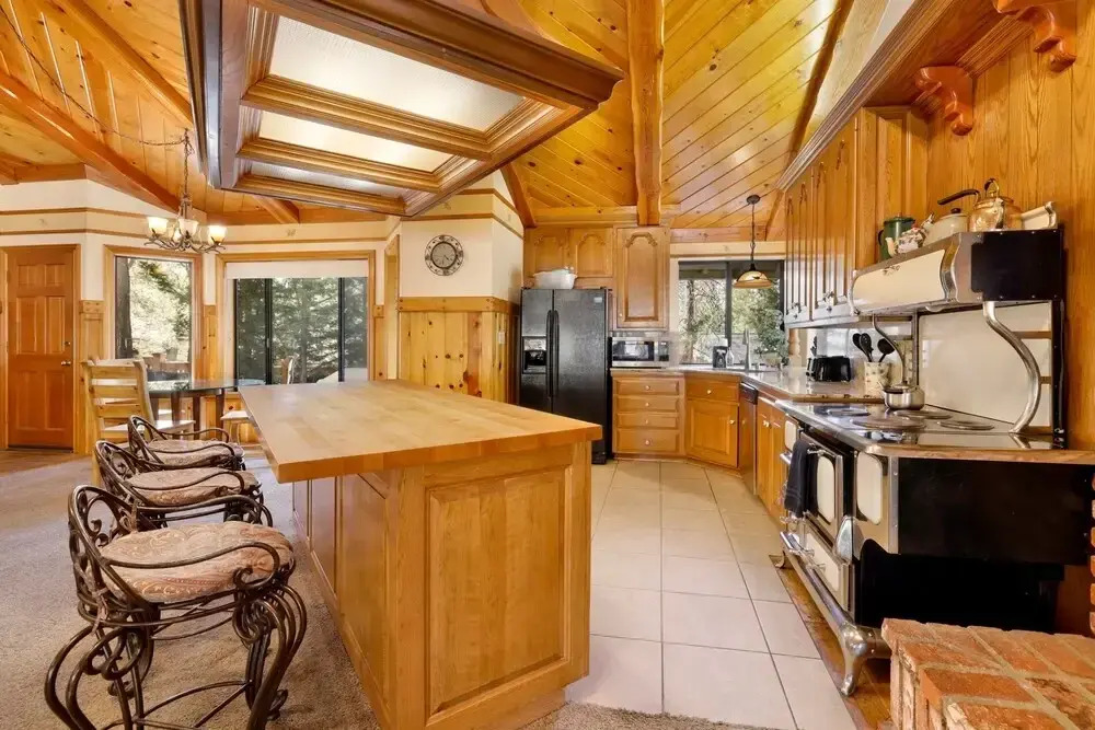 2030-bearfoot Lodge 5 Bedroom Home by RedAwning