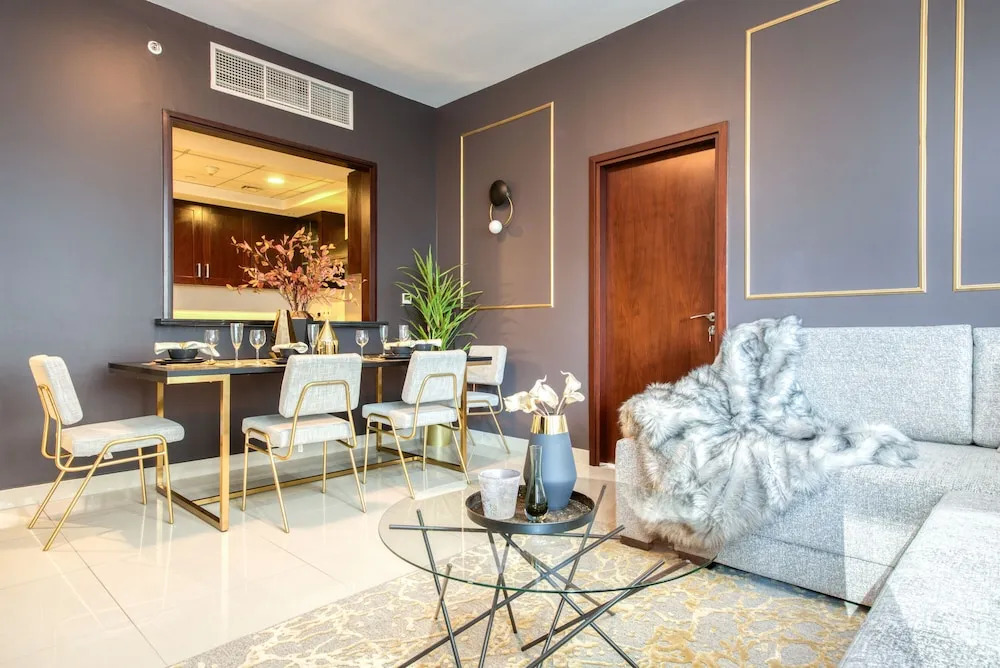 Maison Privee - Radiant Urban Retreat with Iconic Burj Khalifa Vws