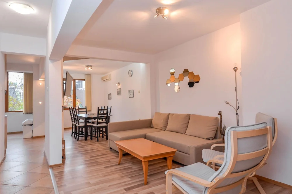 Fm Deluxe 2-Bdr Apartment - Alexander Nevsky View