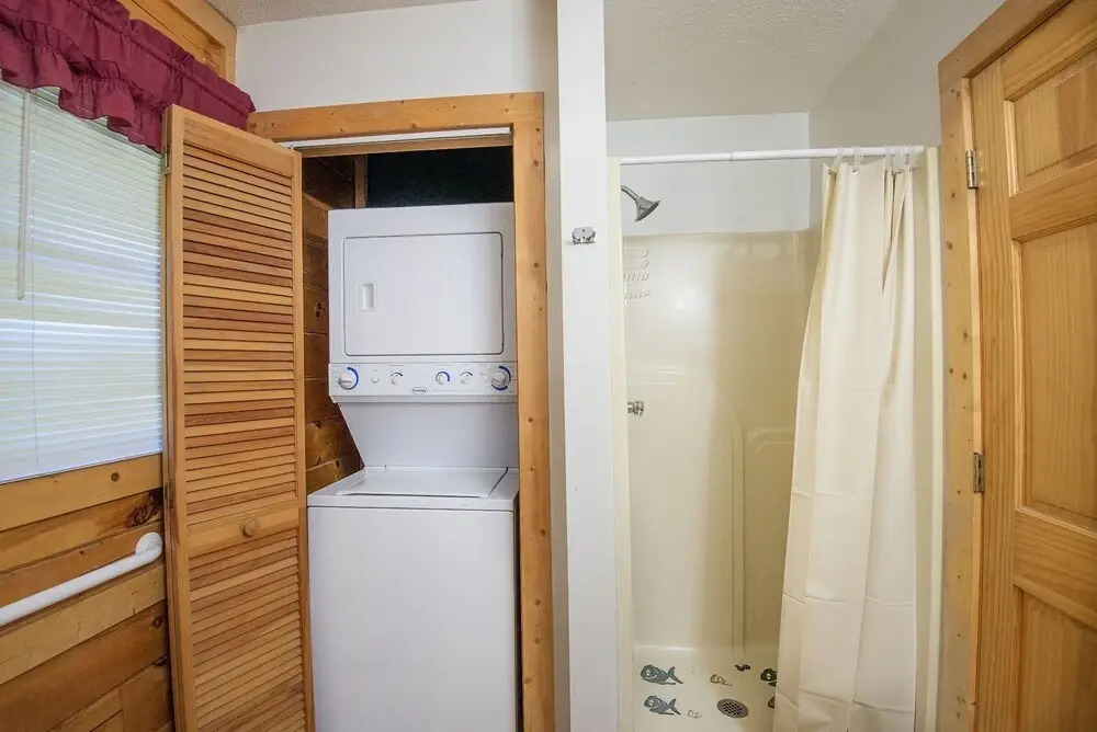 ER58 - Blue Heaven - Great location! Close to all the action! cabin