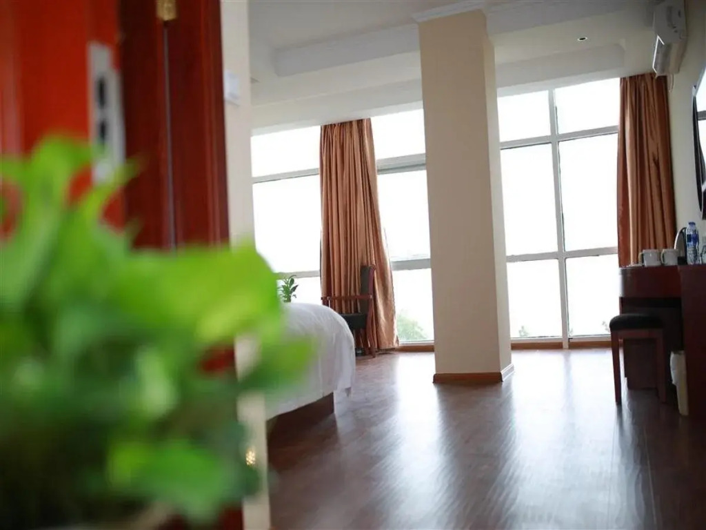 GreenTree Inn Jiangsu Suzhou Yangchenghu Qianshuiwan Express Hotel